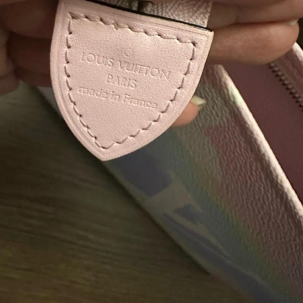 🎈SOLD🎈Louis Vuitton Toiletry 26 escale pochette - Picture 4 of 6